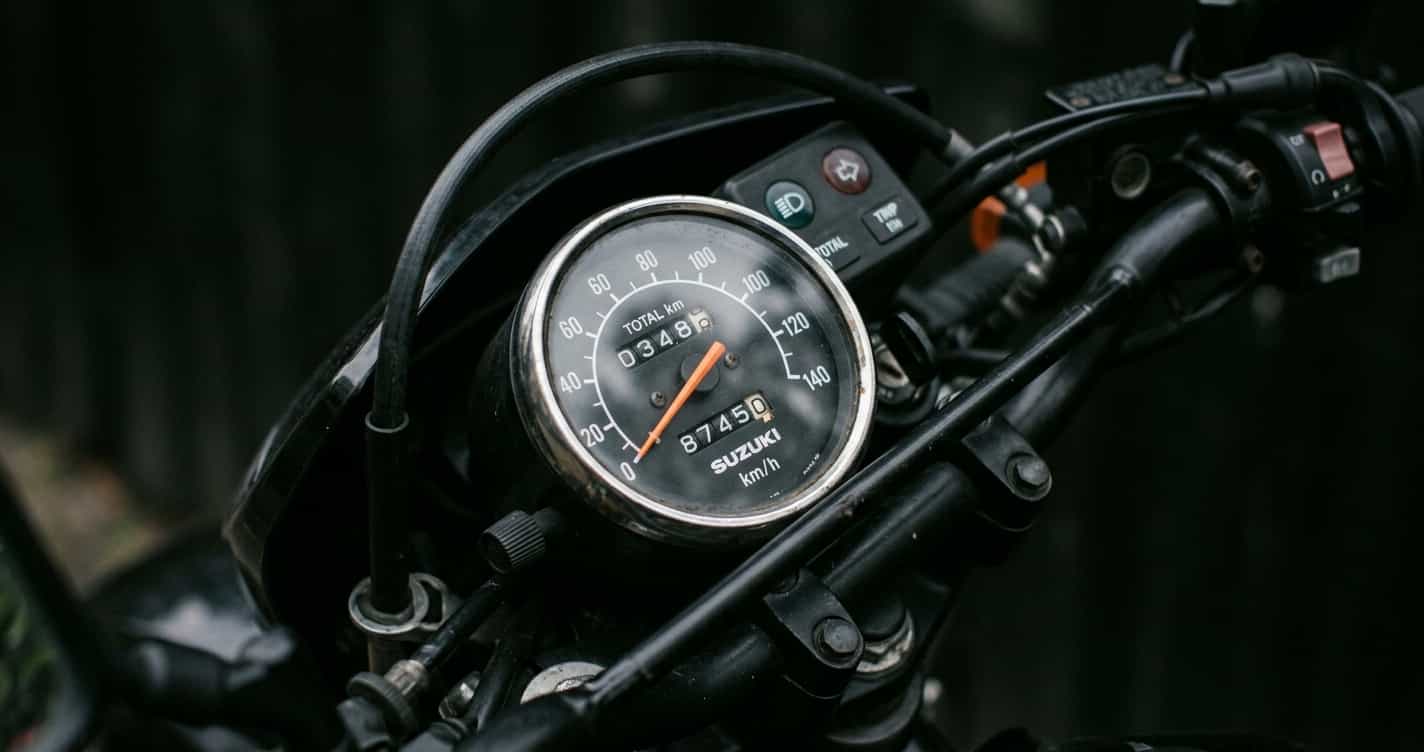 Odómetro analógico de motocicleta como analogía de la Integridad de los datos en Seguridad de la Información